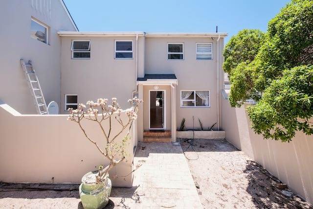 3 Bed Townhouse in Woodbridge Island photo number 16