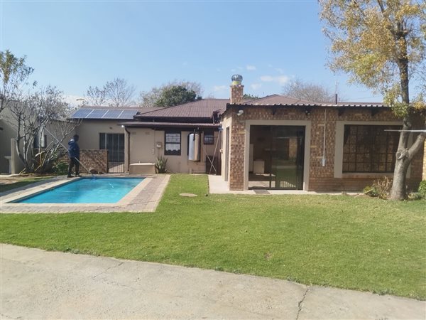 4 Bedroom House 4 Bedroom House
