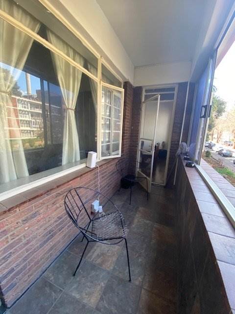 1 Bed Apartment in Parktown photo number 19