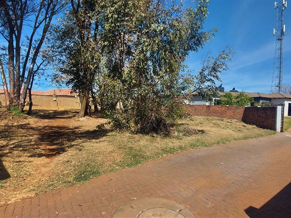 1050 m² Land available in Silverwoods Country Estate