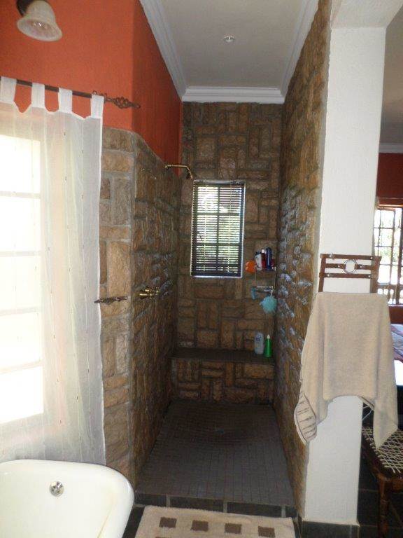 4 Bed House in Tzaneen photo number 25