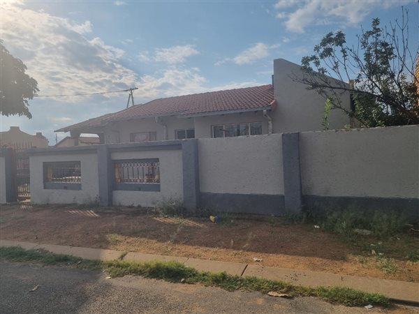 4 Bedroom House 4 Bedroom House
