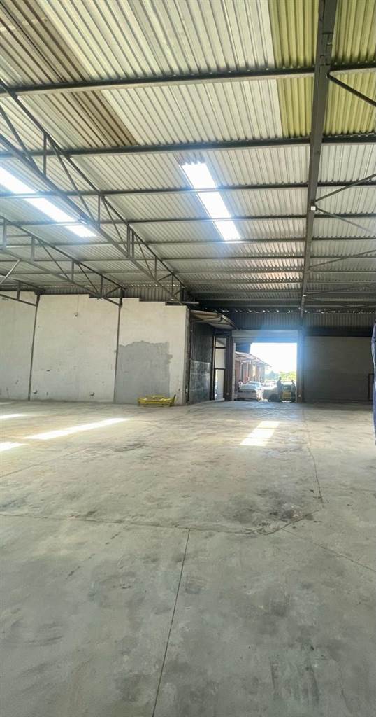 750  m² Commercial space in Phoenix Industrial photo number 3