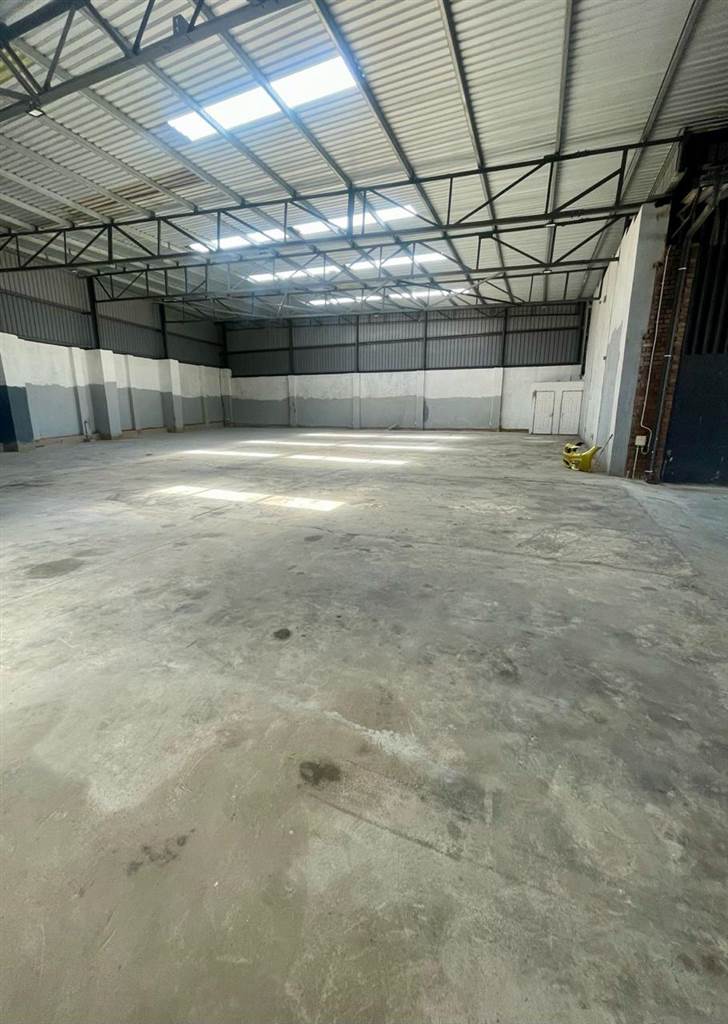 750  m² Commercial space in Phoenix Industrial photo number 1