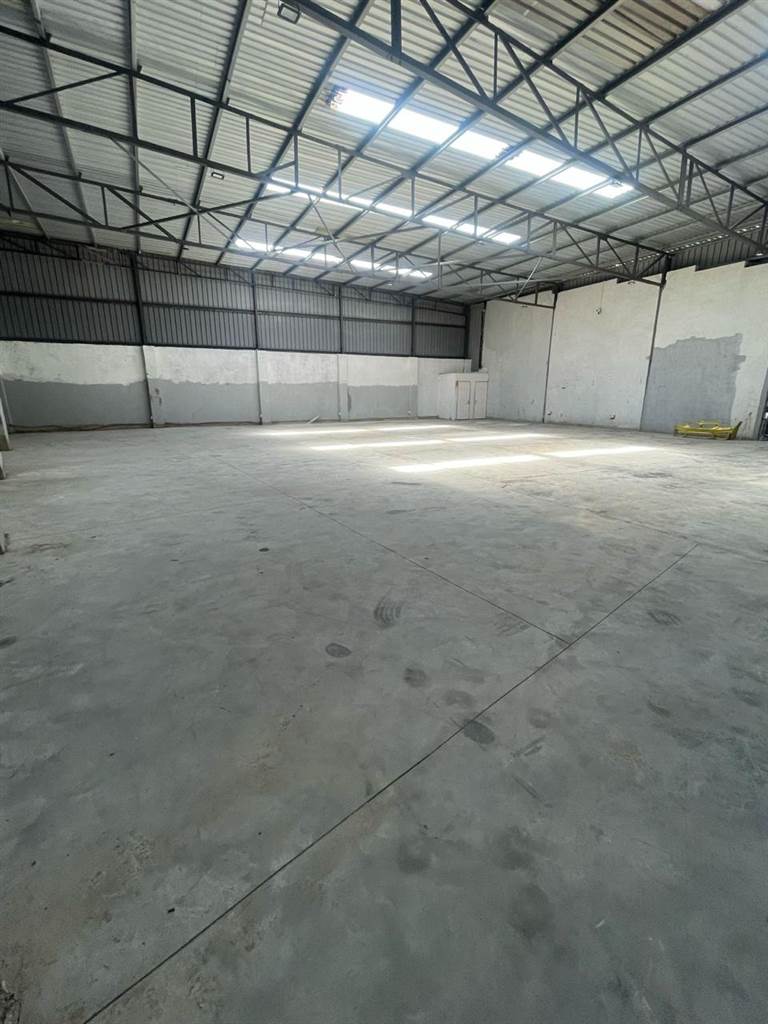 750  m² Commercial space in Phoenix Industrial photo number 4
