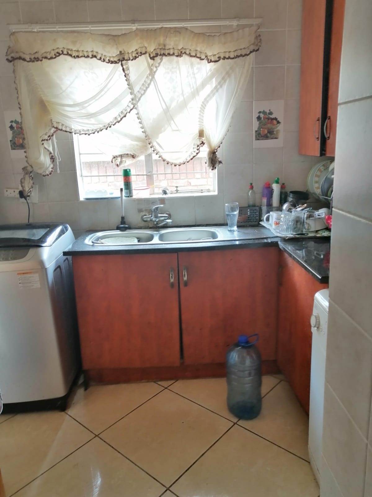 3 Bed House in Rustenburg Central photo number 4