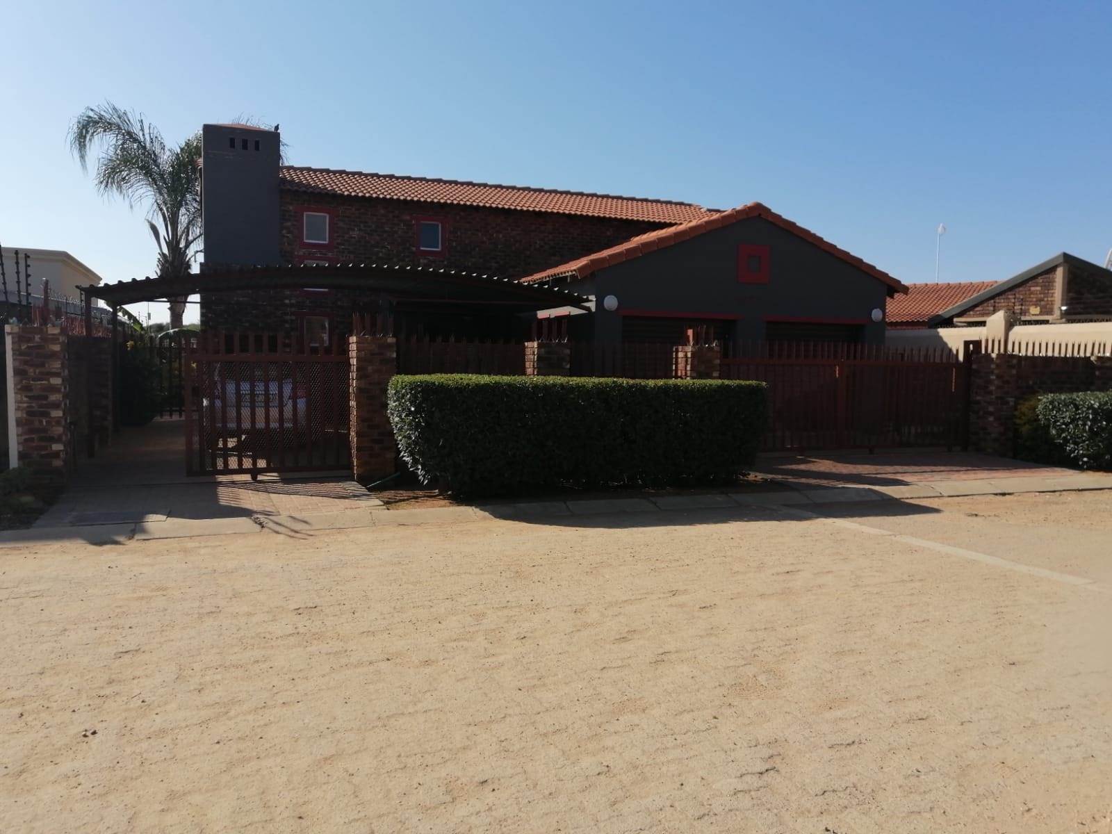 3 Bed House in Rustenburg Central photo number 7