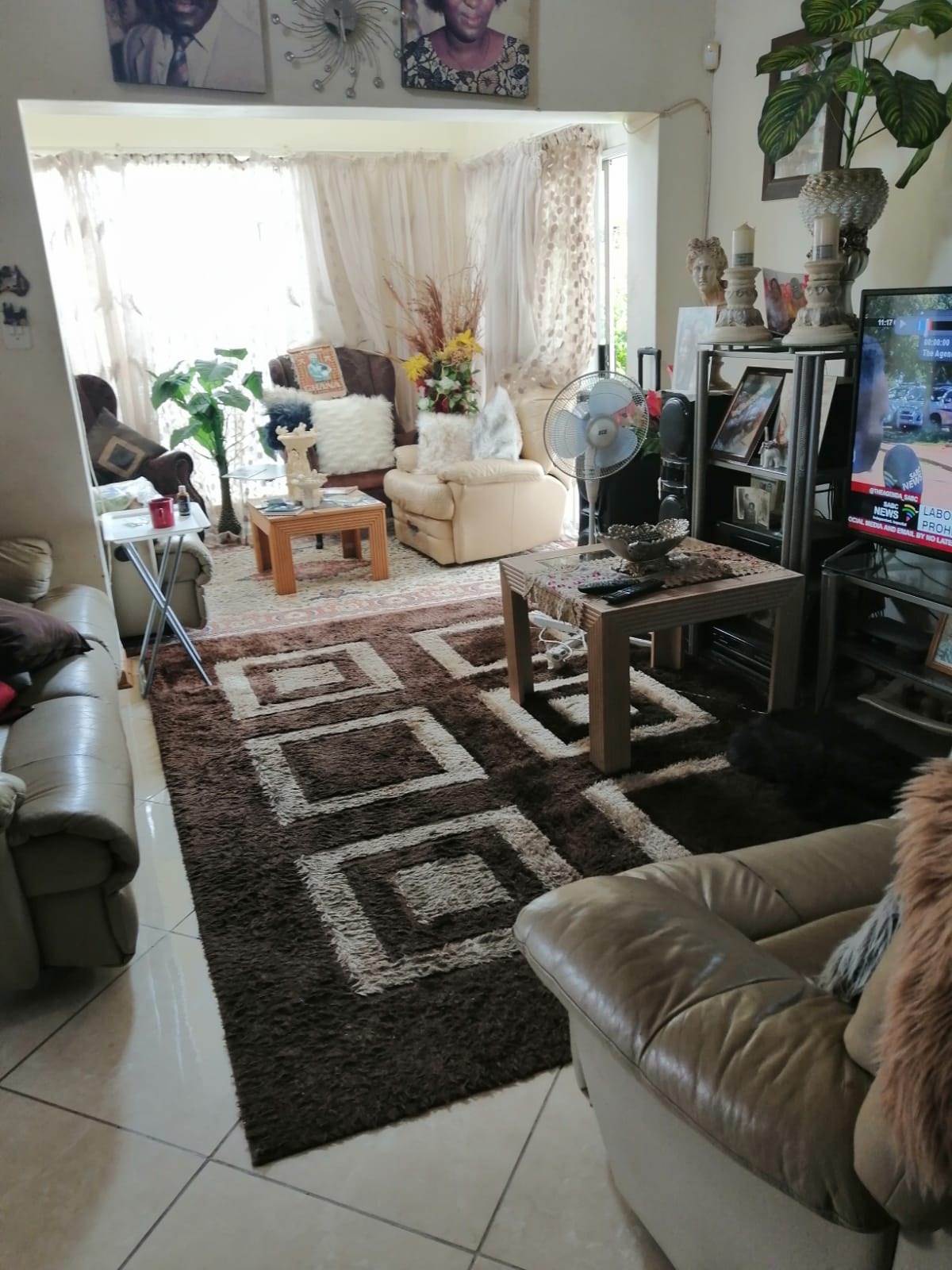 3 Bed House in Rustenburg Central photo number 3