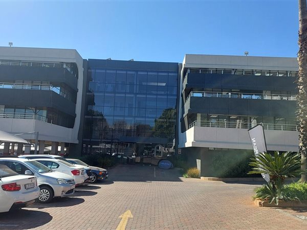 852  m² Commercial space