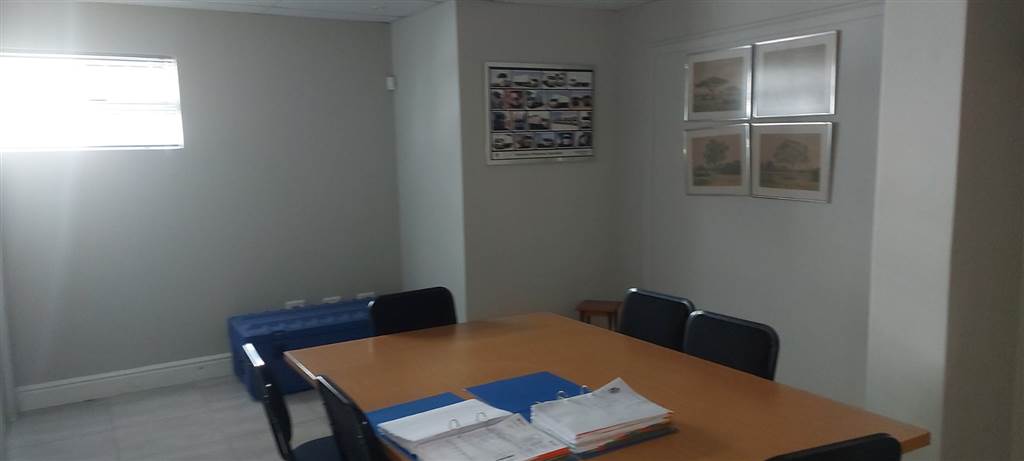 100  m² Office Space in Walmer photo number 9