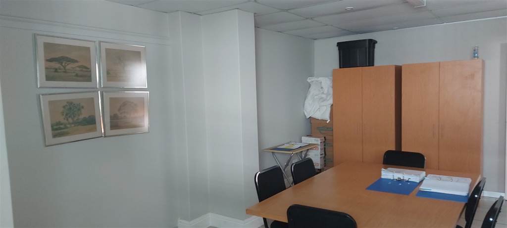 100  m² Office Space in Walmer photo number 10