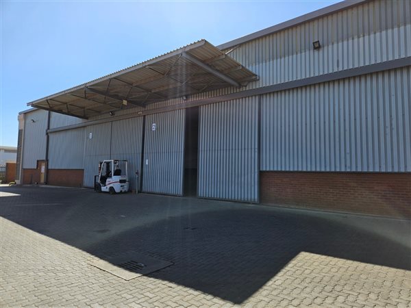 887  m² Industrial space