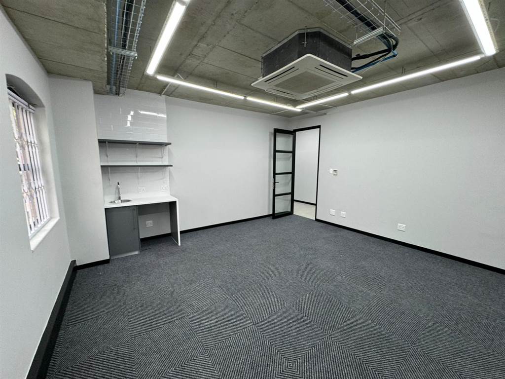35  m² Commercial space in Sunninghill photo number 20