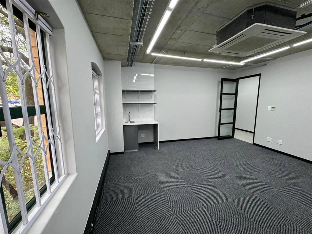 35  m² Commercial space in Sunninghill photo number 21
