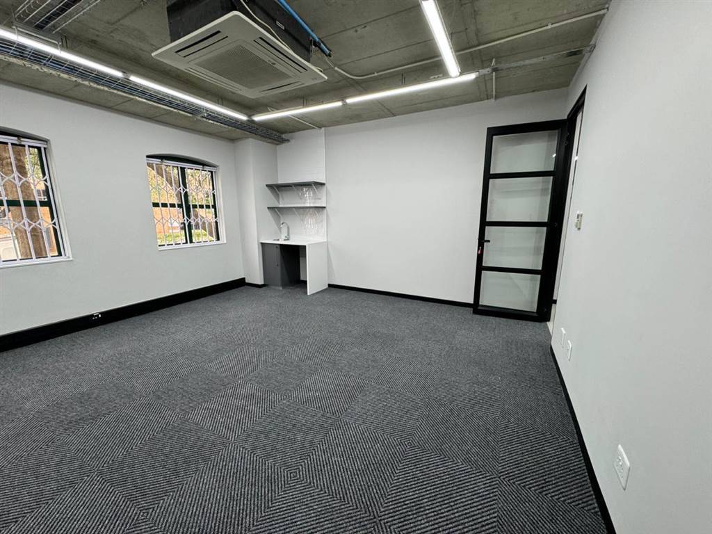 35  m² Commercial space in Sunninghill photo number 10