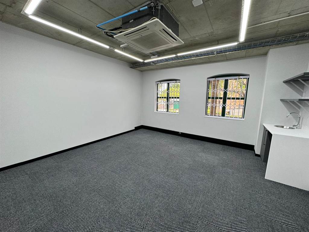 35  m² Commercial space in Sunninghill photo number 12
