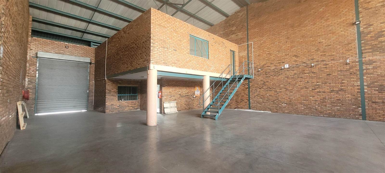 410  m² Industrial space in Stormill photo number 4