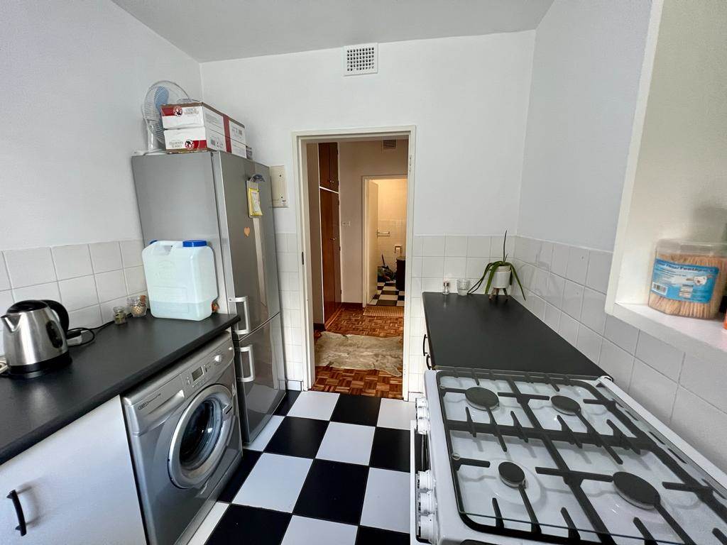 1 Bed Apartment in Wembley photo number 9