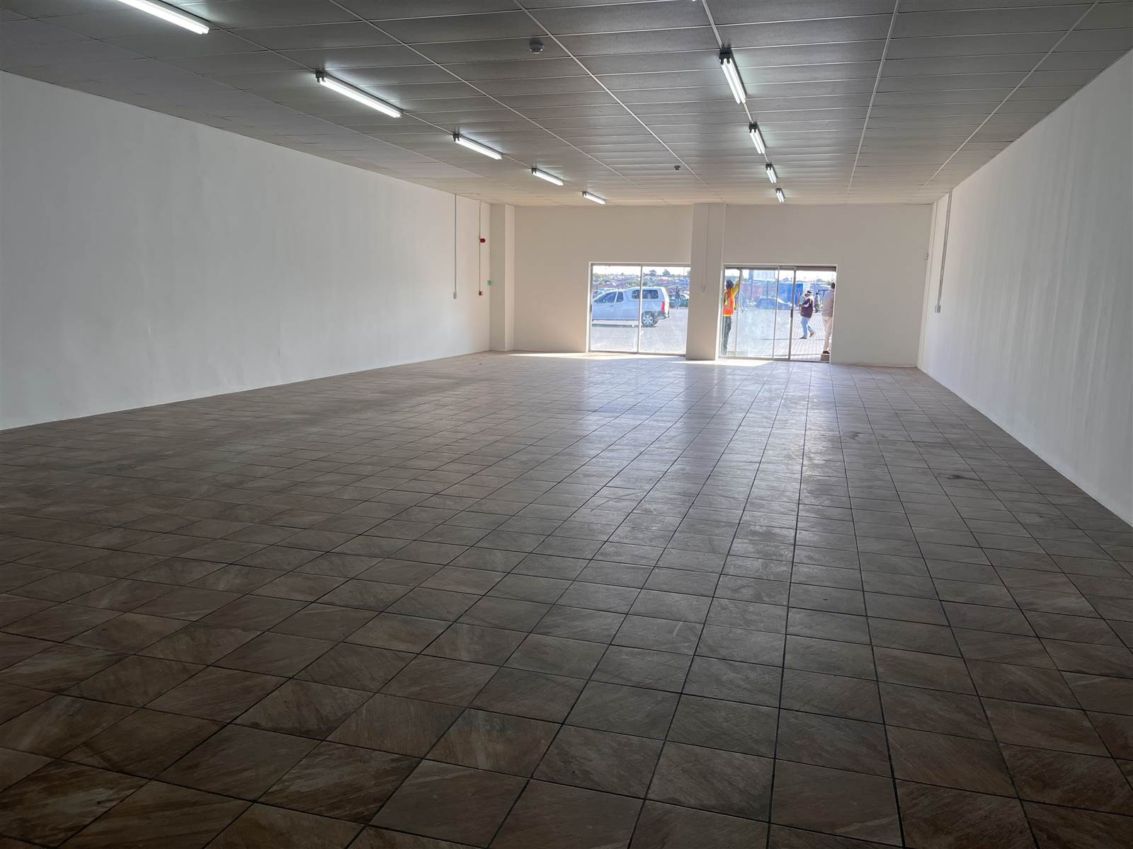 300  m² Retail Space in Motherwell photo number 12