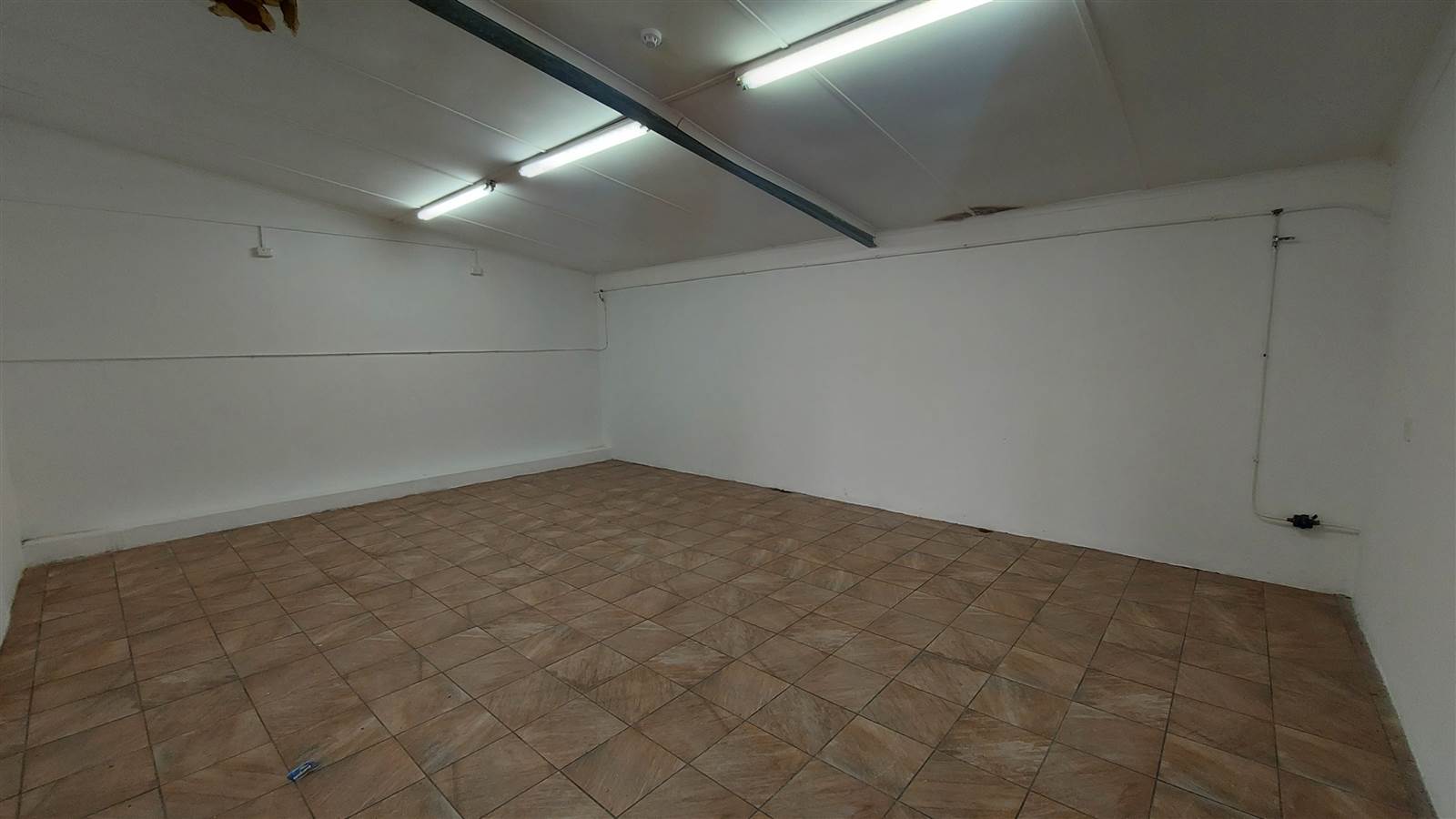 300  m² Retail Space in Motherwell photo number 7