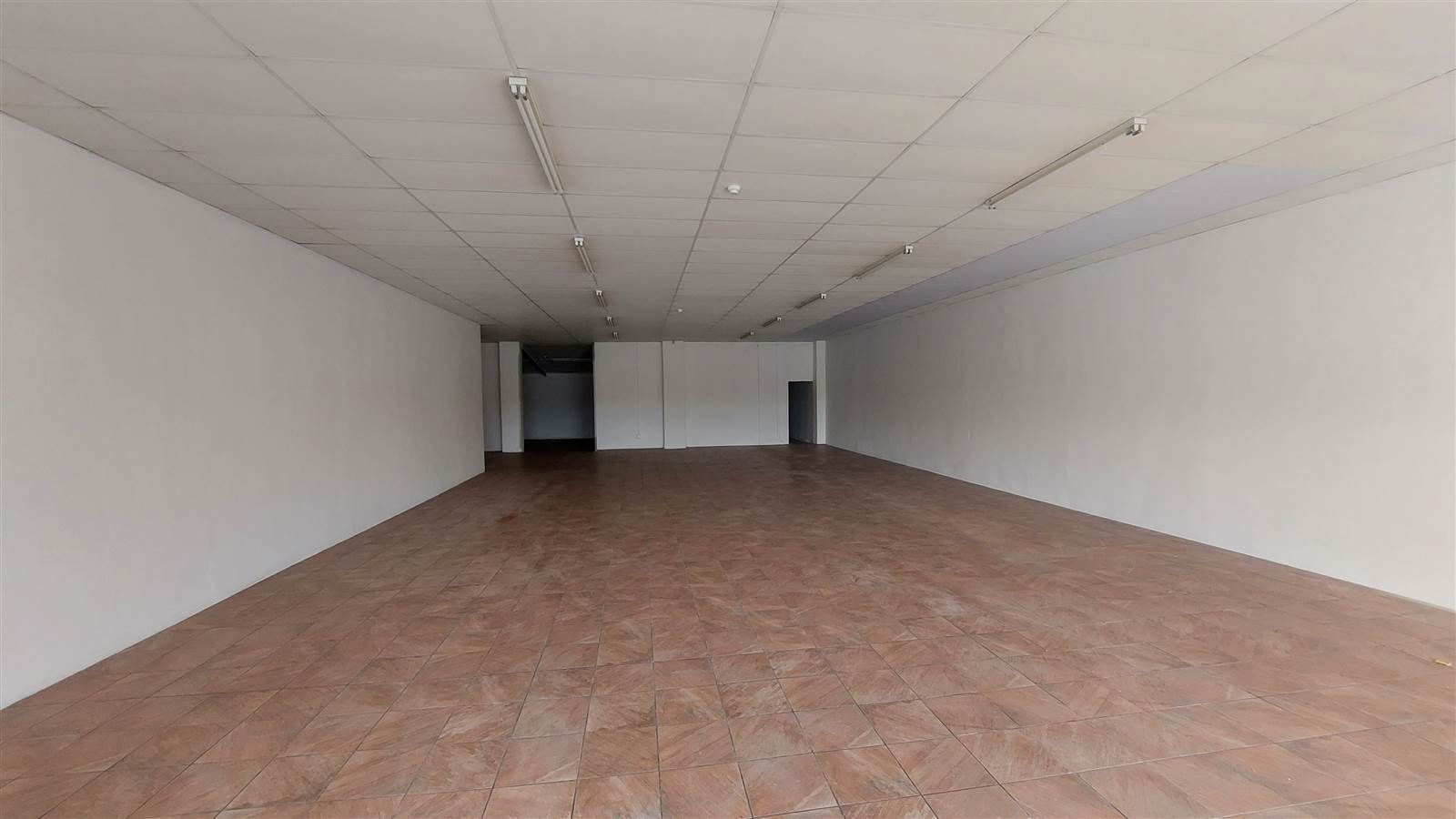 300  m² Retail Space in Motherwell photo number 5