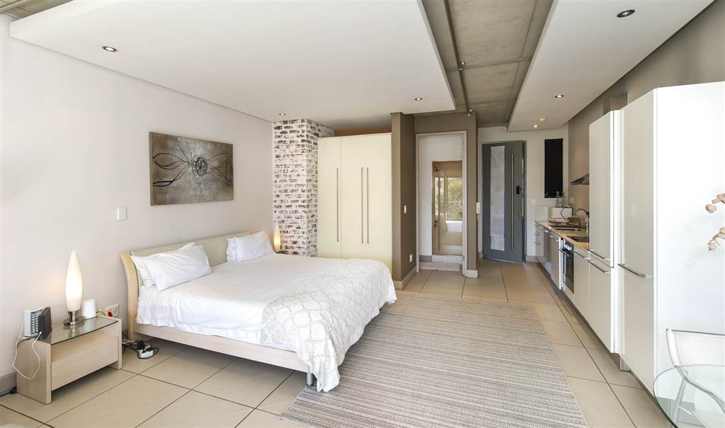 1 Bed Apartment in Melrose Arch photo number 5