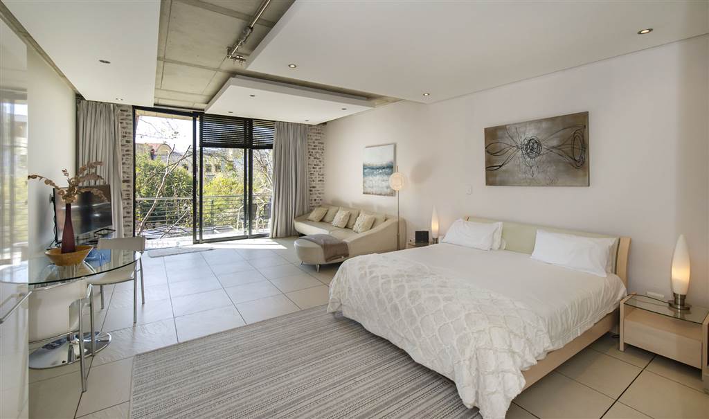 1 Bed Apartment in Melrose Arch photo number 6