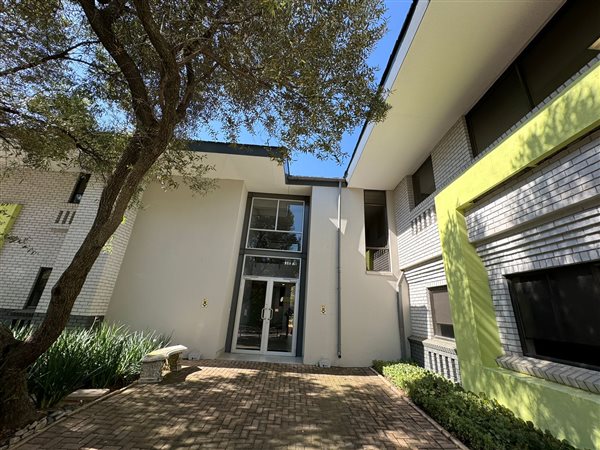 206  m² Commercial space in Rivonia