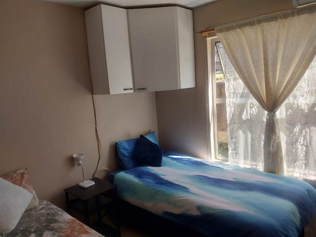 2 Bed Apartment in Sydenham photo number 16