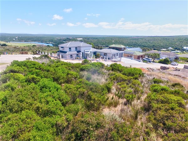 766 m² Land available in Stilbaai