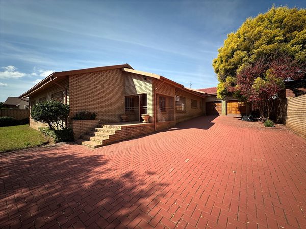4 Bedroom House 4 Bedroom House