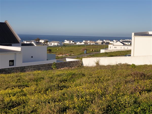 753 m² Land