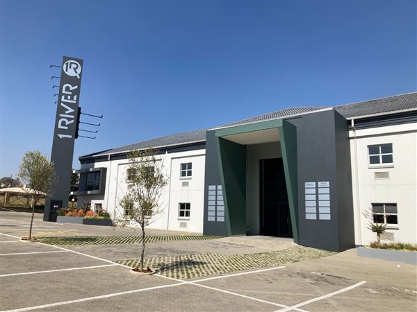 588  m² Commercial space