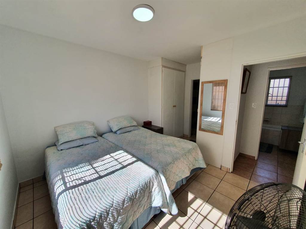 2 Bed Apartment in Rietvalleirand photo number 8