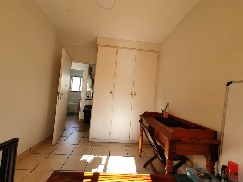 2 Bed Apartment in Rietvalleirand photo number 3