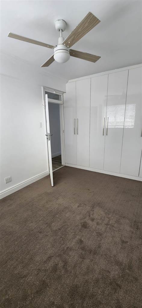 3 Bed Apartment in Overport photo number 6