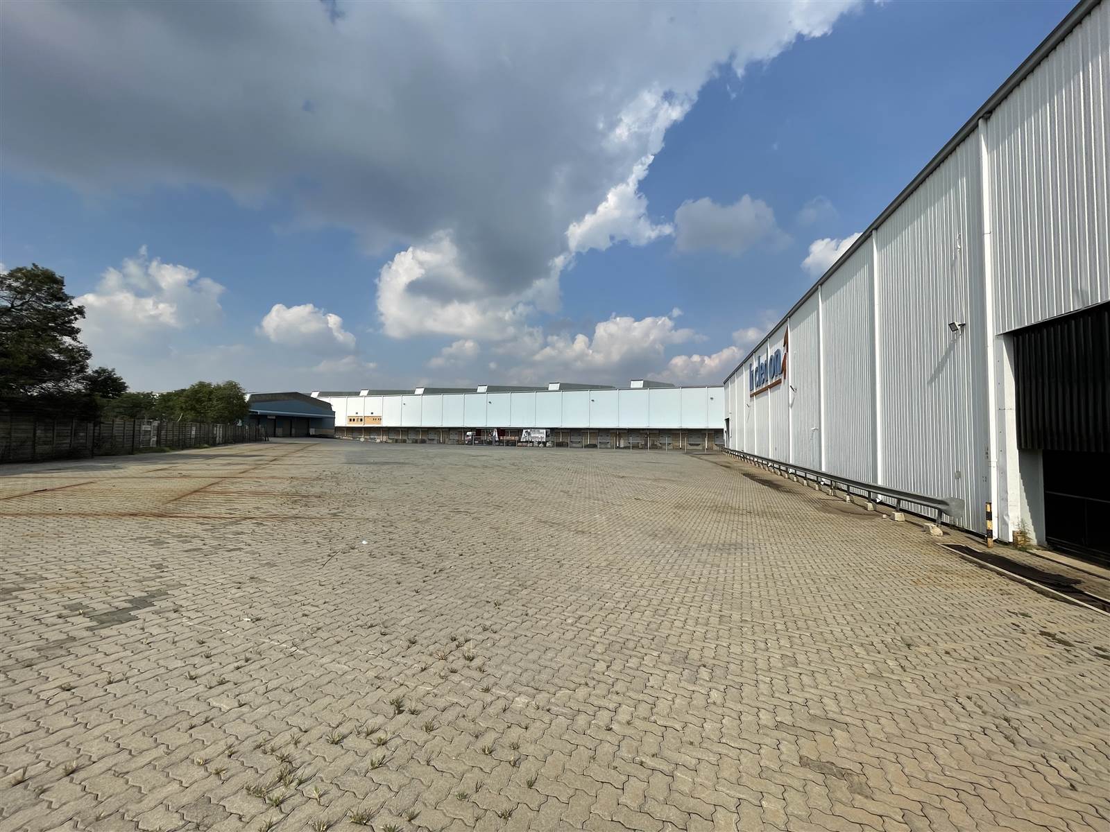 1600  m² Industrial space in Jupiter photo number 2