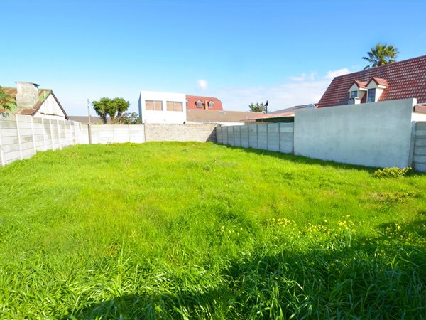 373 m² Land