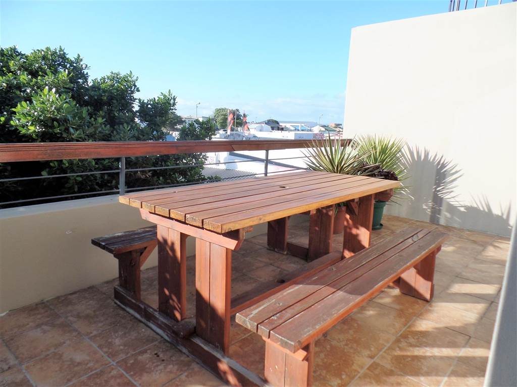 2 Bed Apartment in Gansbaai and surrounds photo number 7
