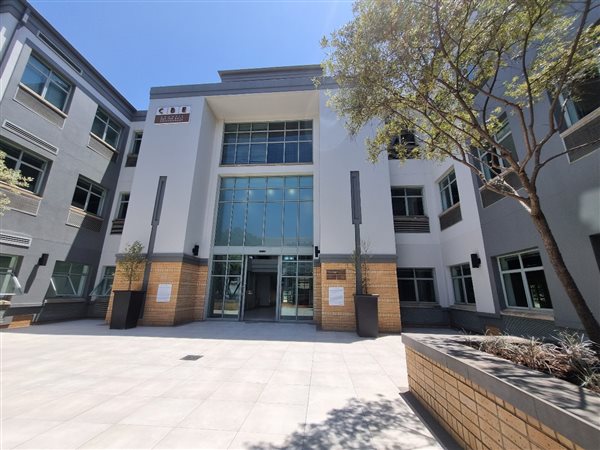 348  m² Commercial space in Hatfield