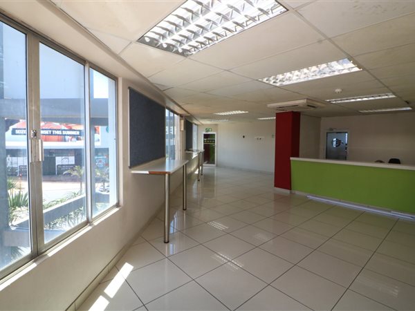 262  m² Commercial space