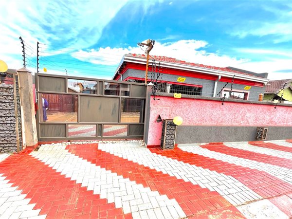 4 Bedroom House 4 Bedroom House