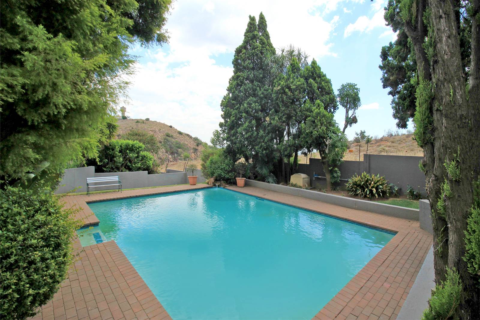 1 Bed Apartment in Northcliff photo number 14