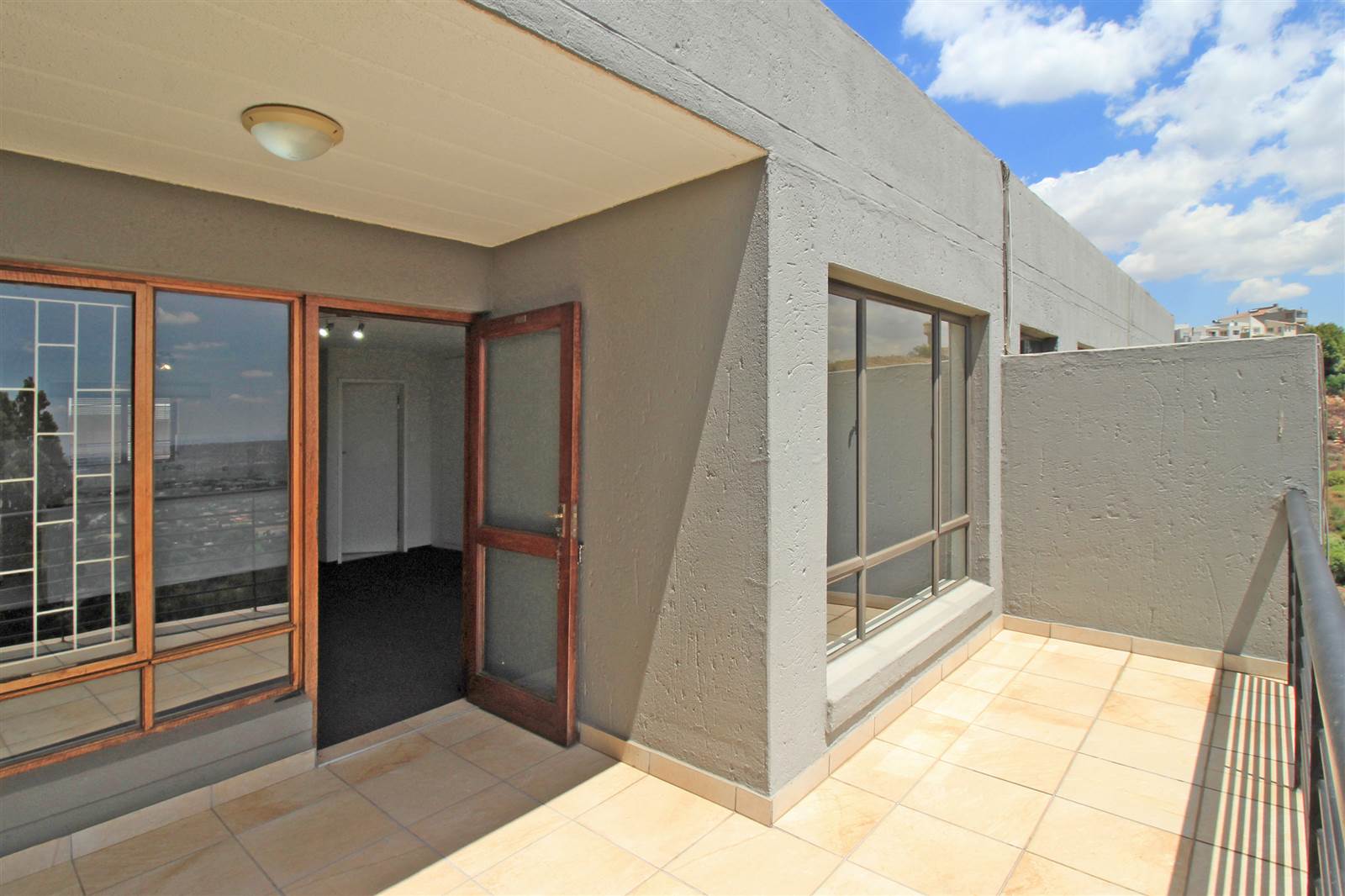 1 Bed Apartment in Northcliff photo number 3