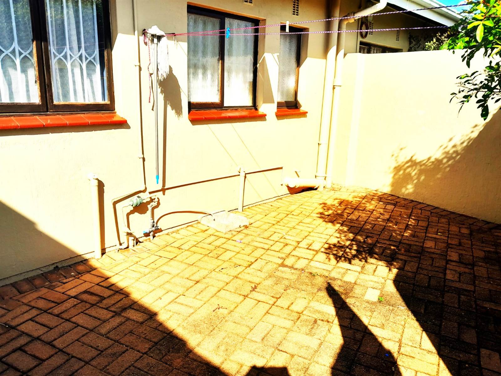 2 Bed Townhouse in Scottburgh South photo number 27