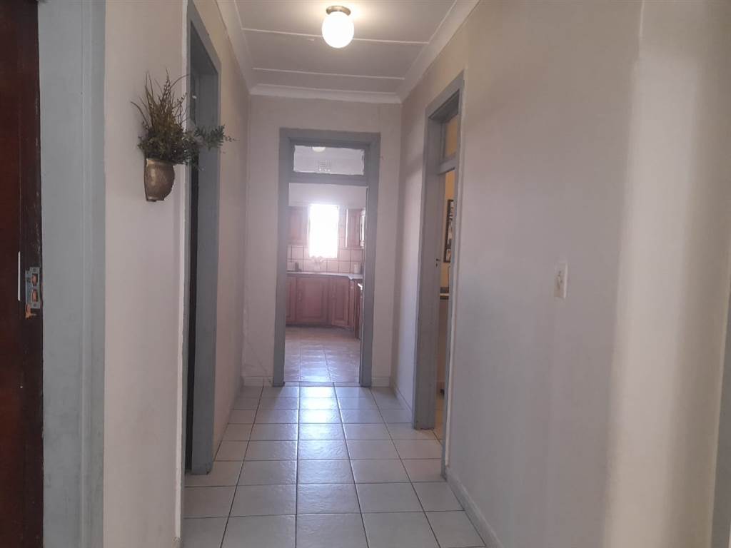 3 Bed House in Rosettenville photo number 11