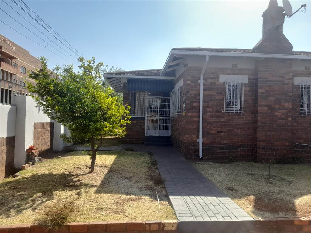 3 Bed House in Rosettenville photo number 3