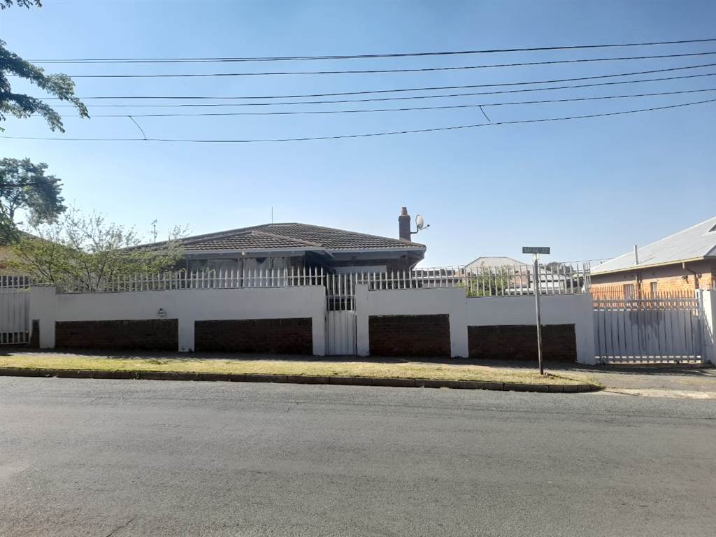 3 Bed House in Rosettenville photo number 1