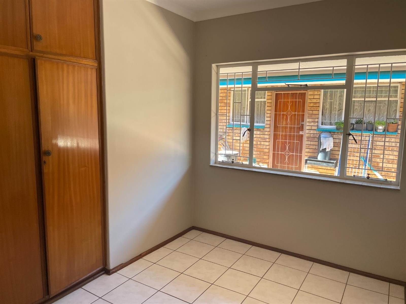2 Bed Apartment in Wilkoppies photo number 7