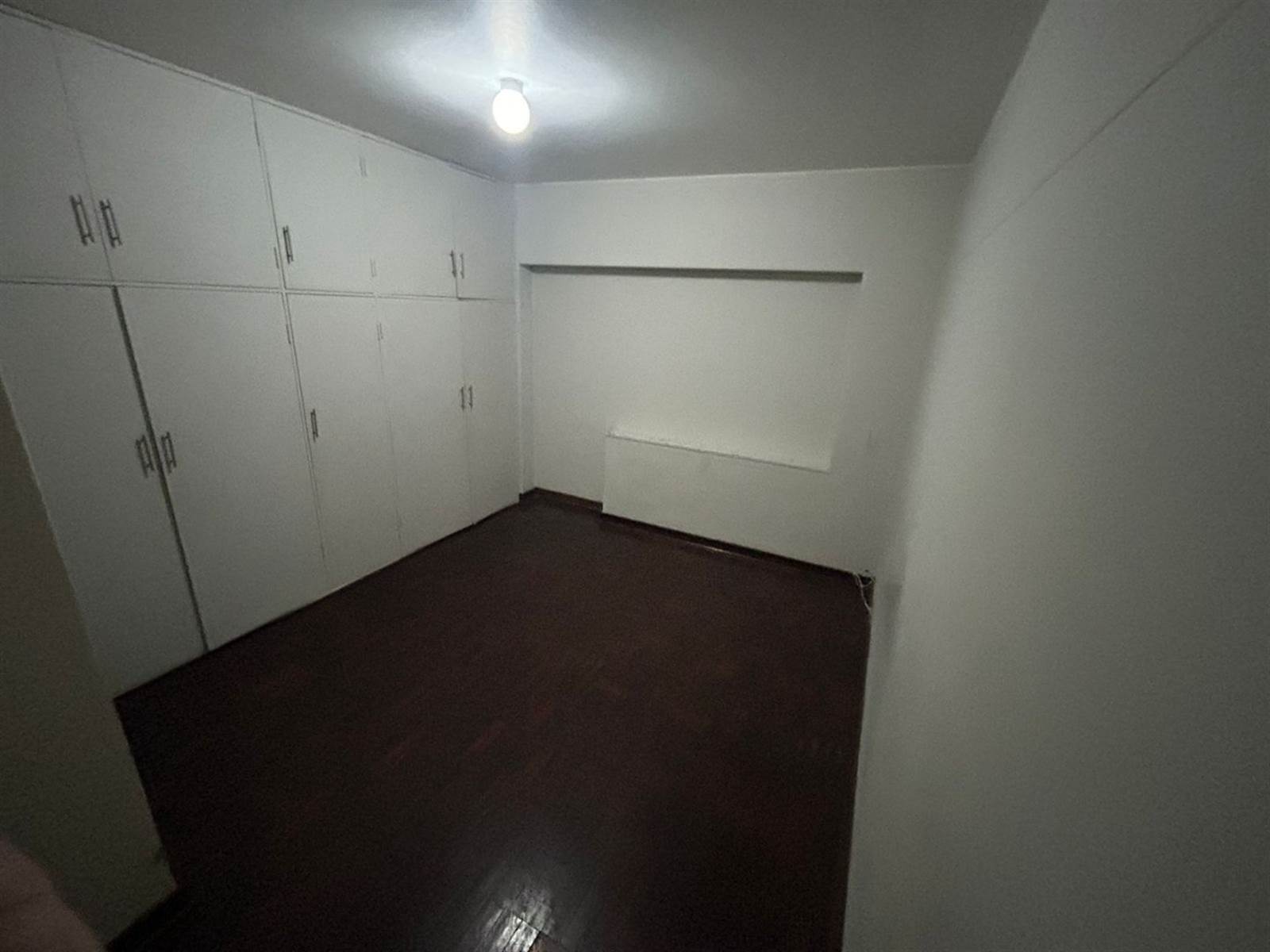 2 Bed Apartment in Sunnyside photo number 3